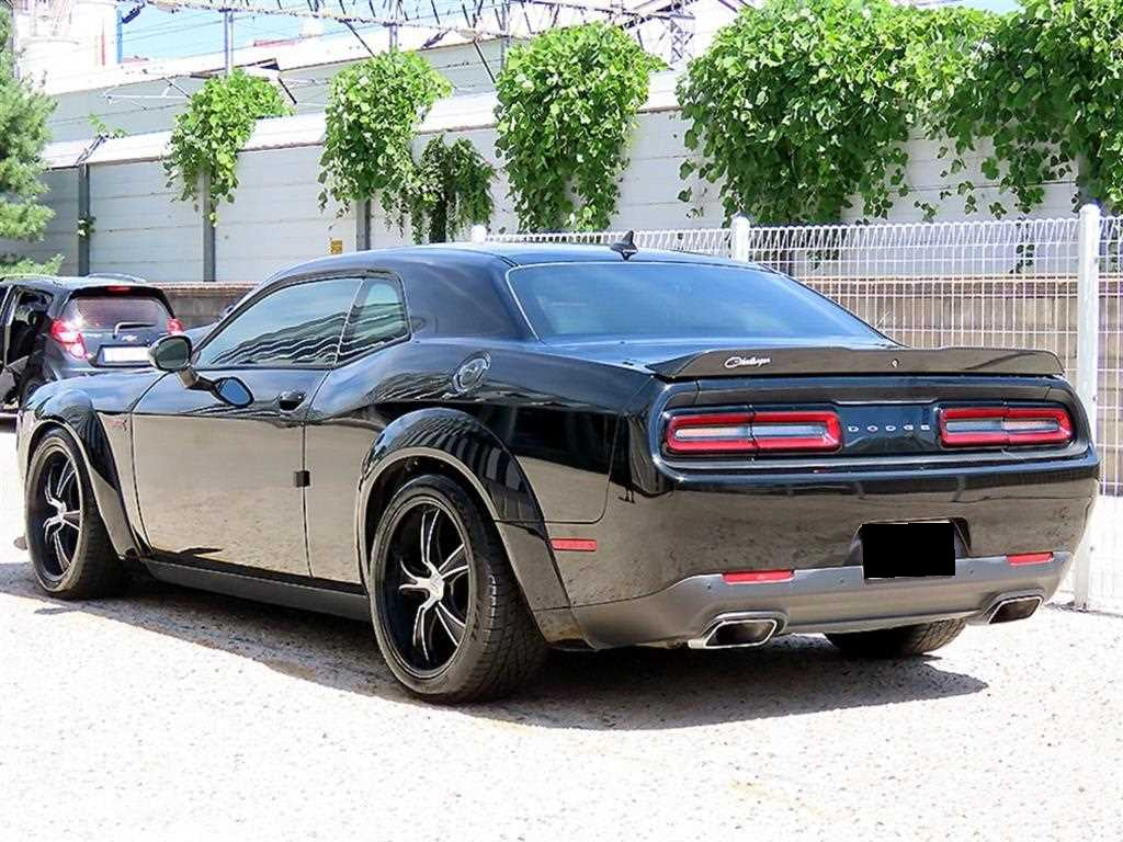 Dodge Challenger — photo 03