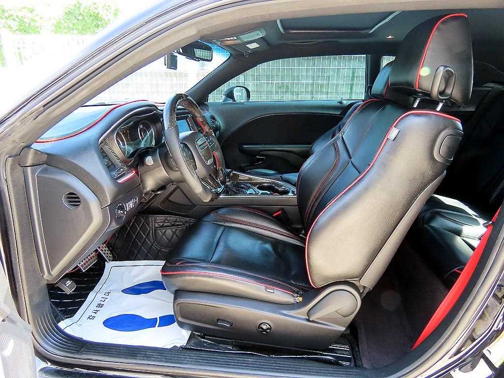 Dodge Challenger — photo 05