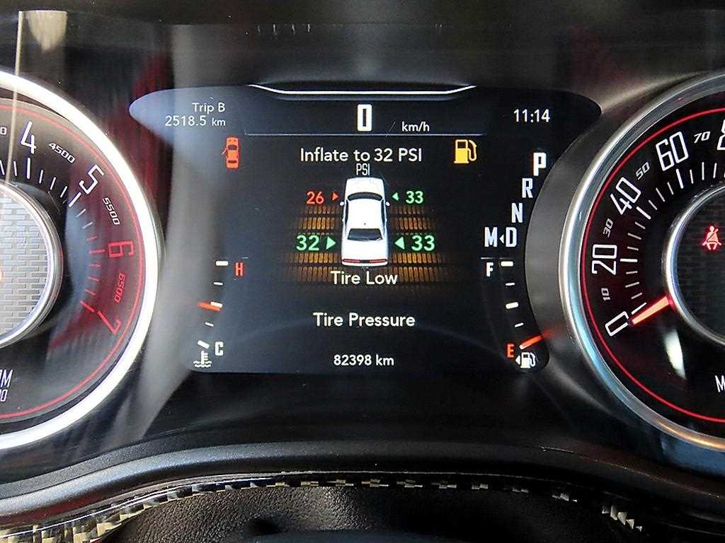 Dodge Challenger — photo 09