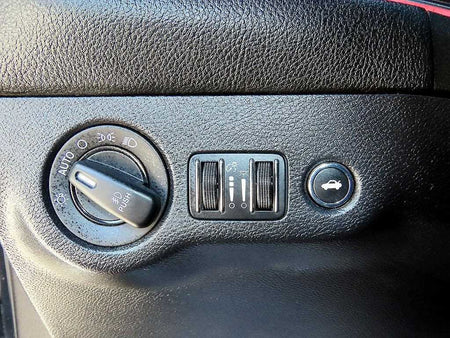 Dodge Challenger — photo 12