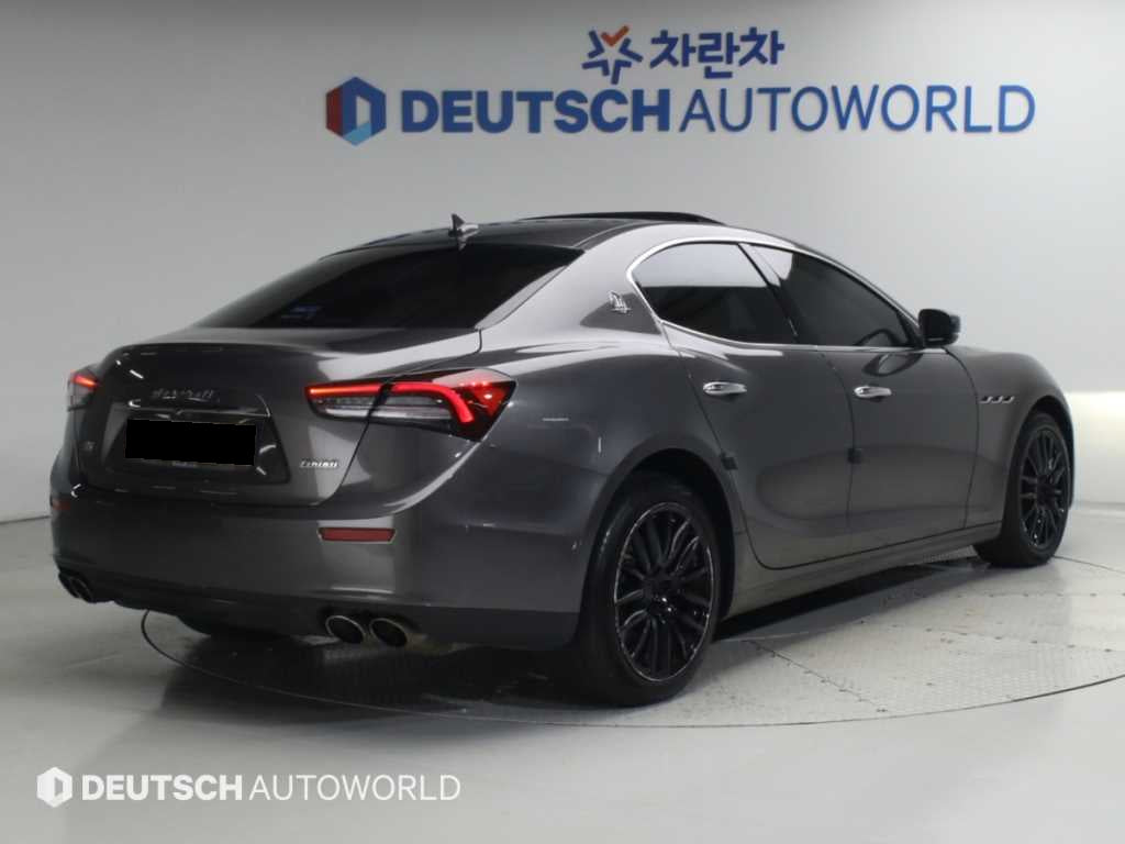 Maserati Ghibli — photo 02