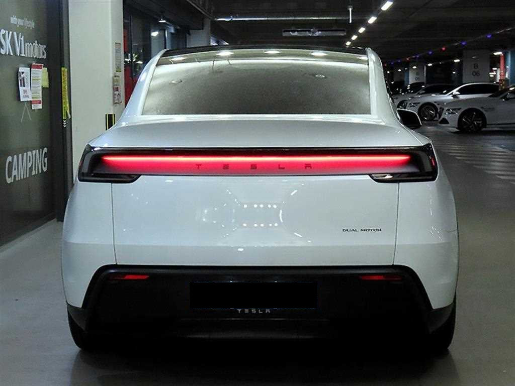Tesla Model Y — photo 06