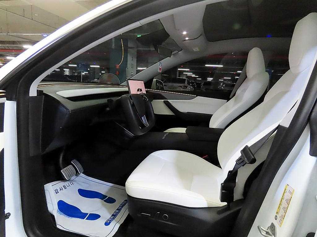 Tesla Model Y — photo 07