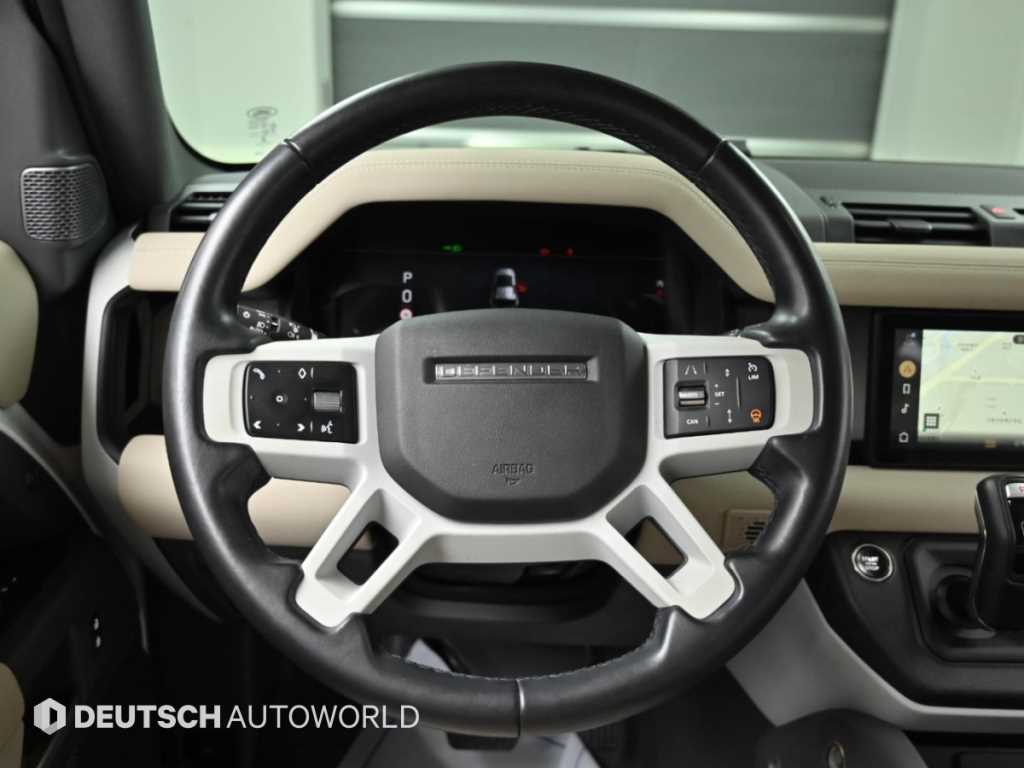 Land Rover Defender — photo 13
