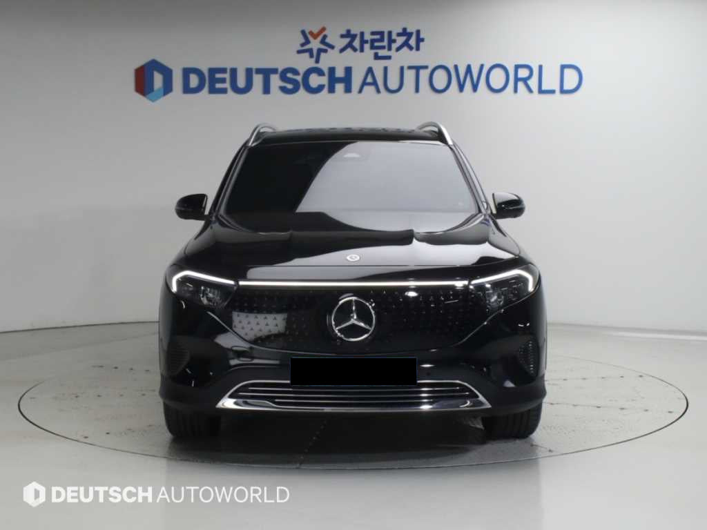 Mercedes-Benz EQB — photo 03