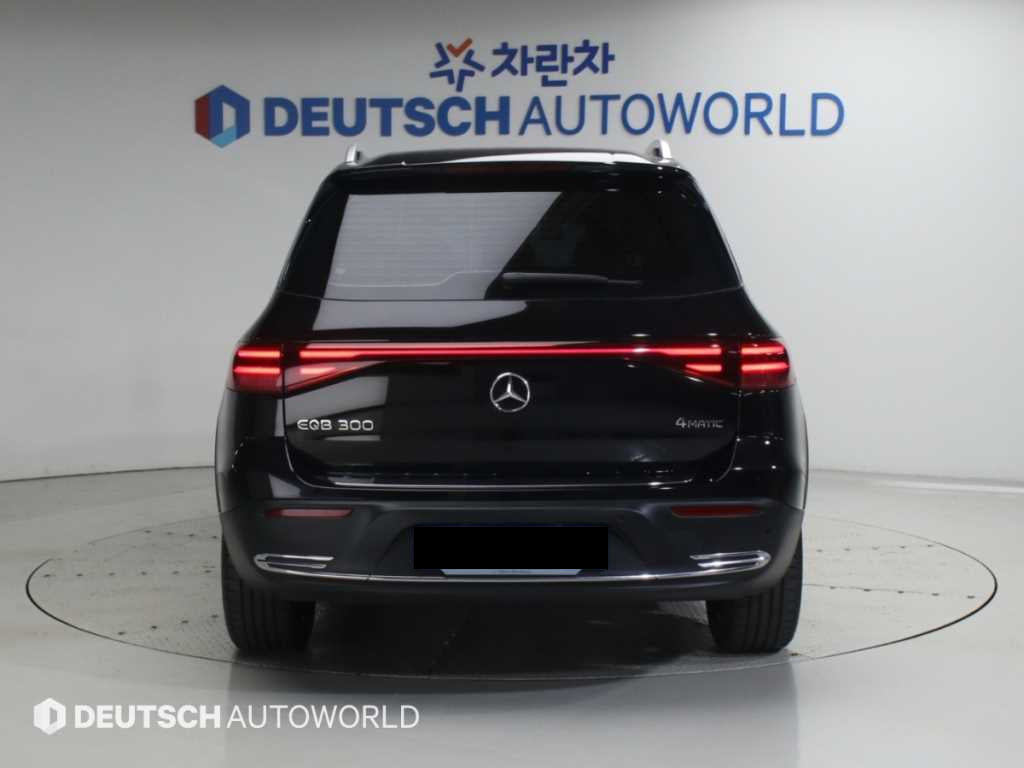 Mercedes-Benz EQB — photo 04