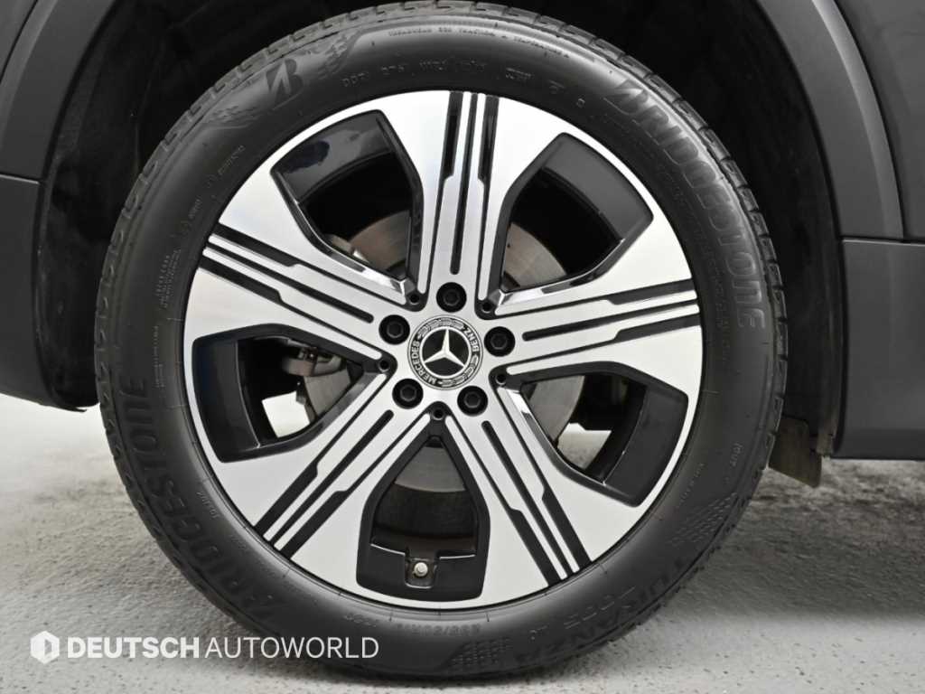 Mercedes-Benz EQB — photo 05