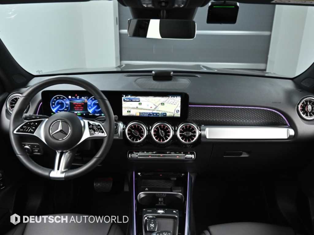 Mercedes-Benz EQB — photo 07