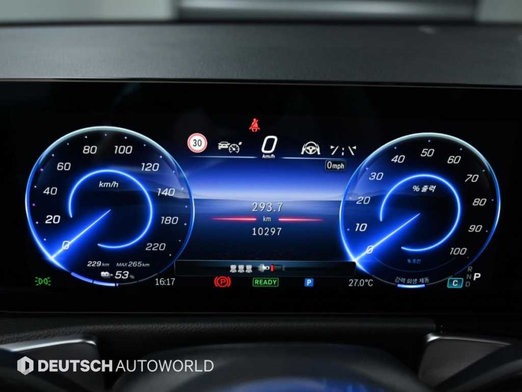 Mercedes-Benz EQB — photo 08