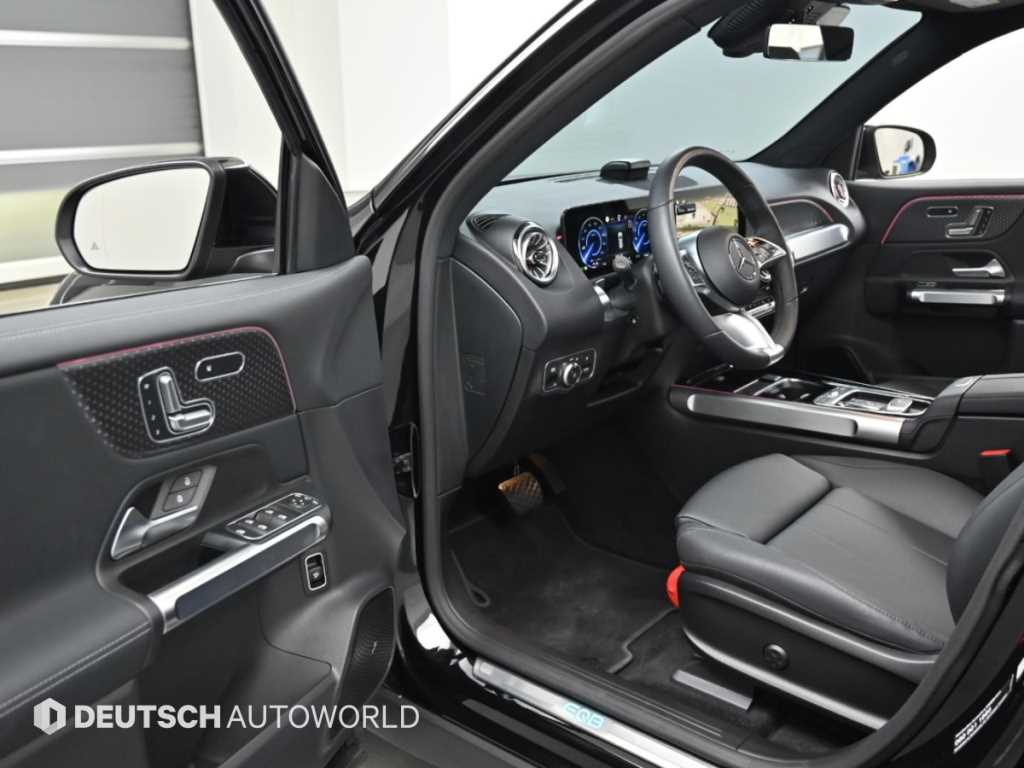 Mercedes-Benz EQB — photo 11