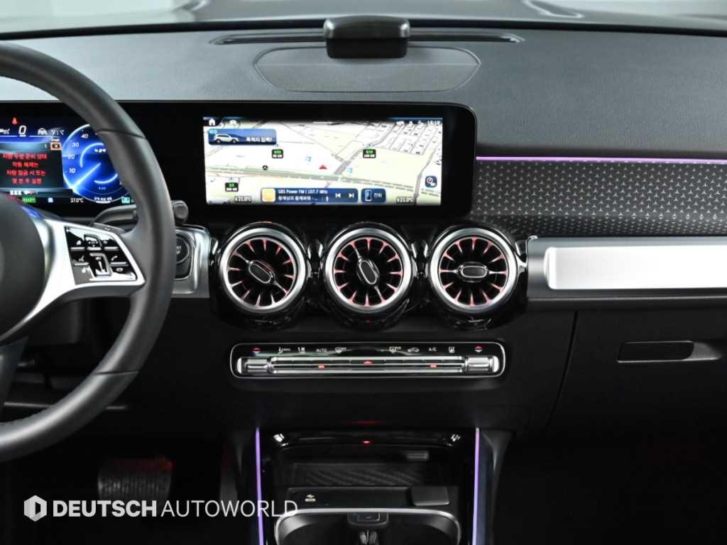 Mercedes-Benz EQB — photo 14
