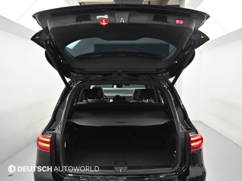 Mercedes-Benz EQB — photo 19