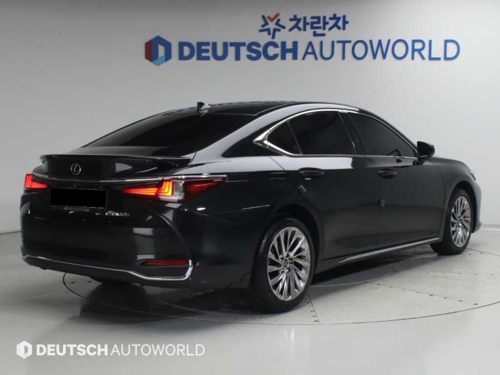 Lexus ES — photo 02