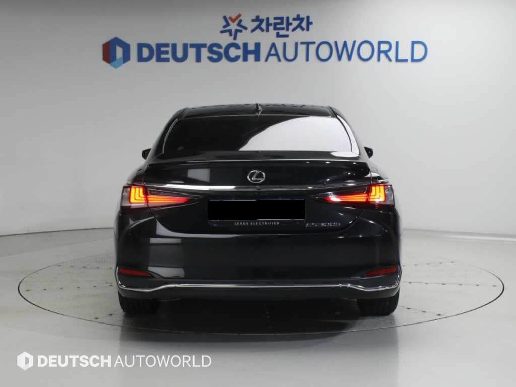 Lexus ES — photo 04