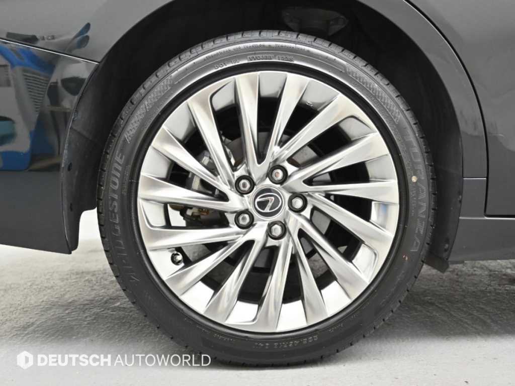 Lexus ES — photo 05