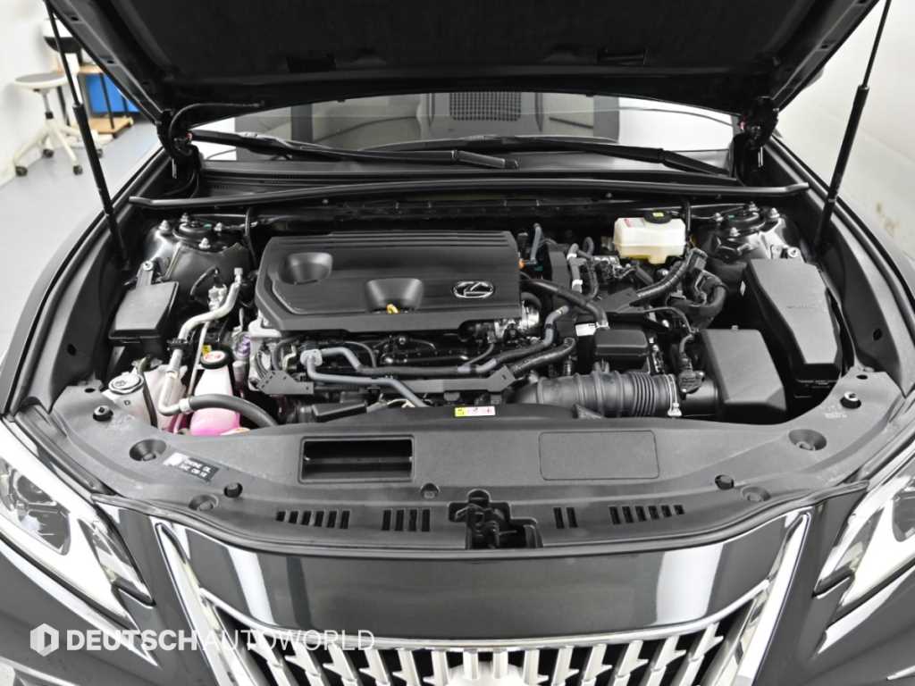 Lexus ES — photo 06