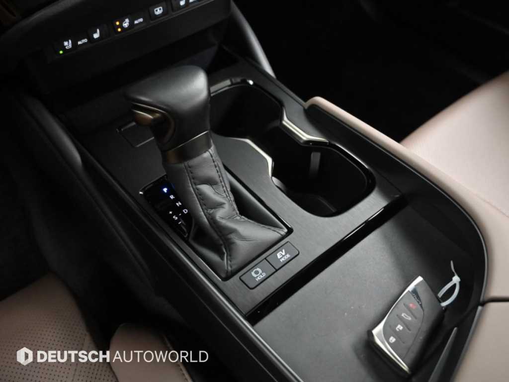 Lexus ES — photo 09