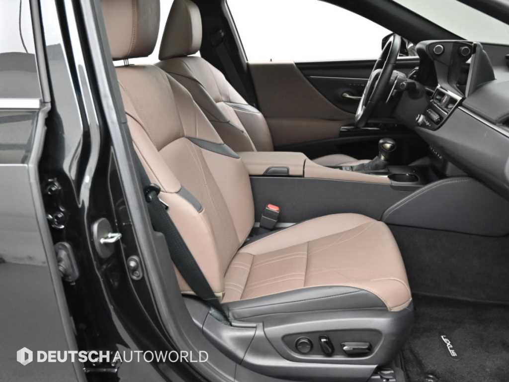 Lexus ES — photo 10