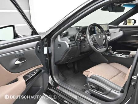 Lexus ES — photo 11