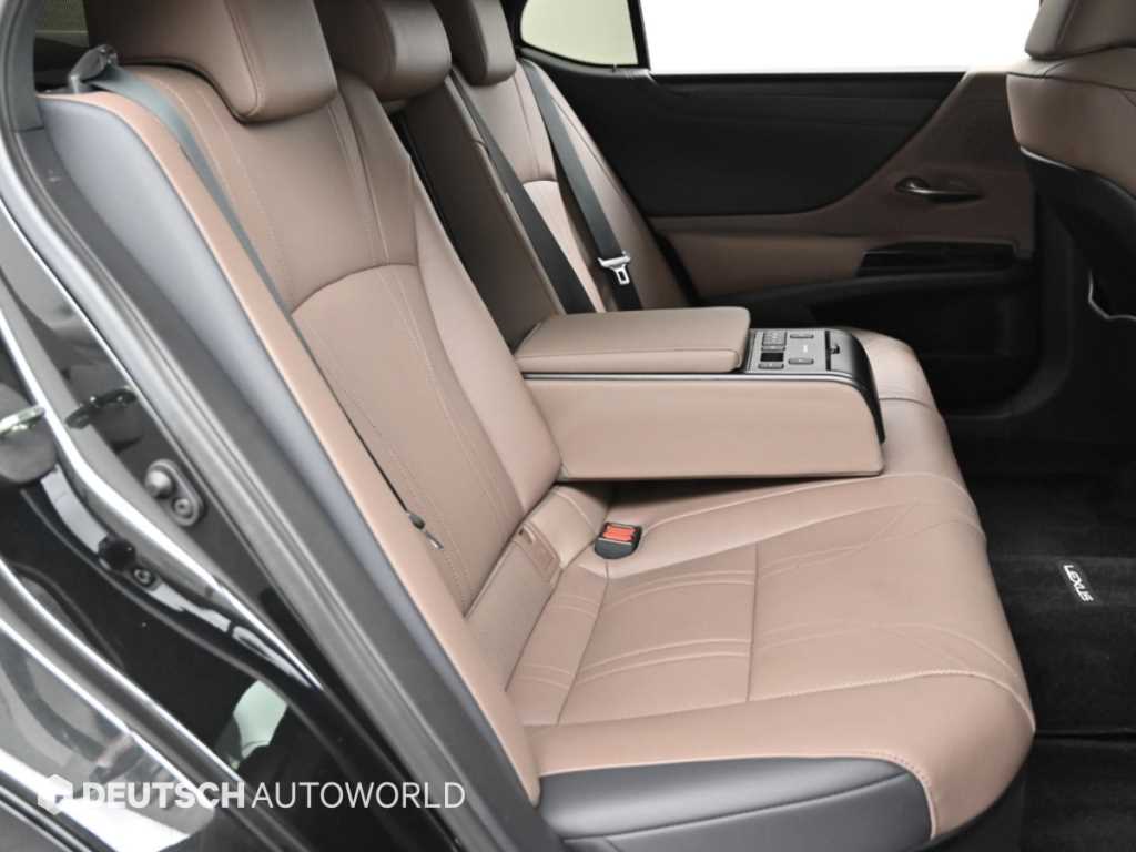 Lexus ES — photo 12