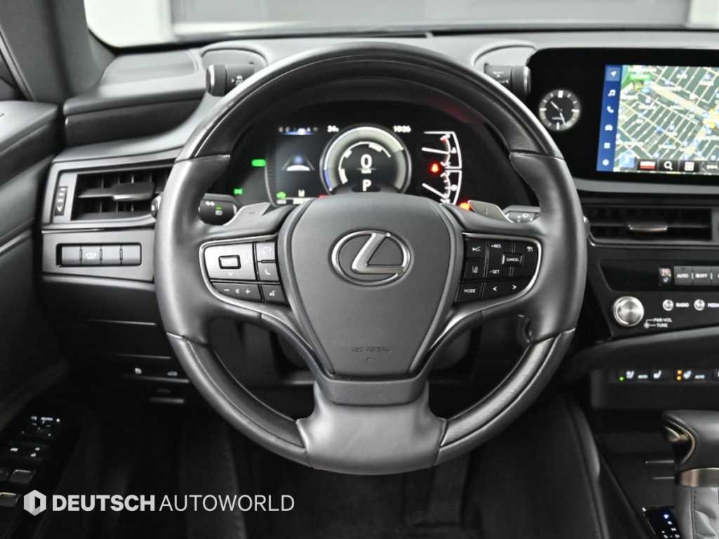 Lexus ES — photo 13