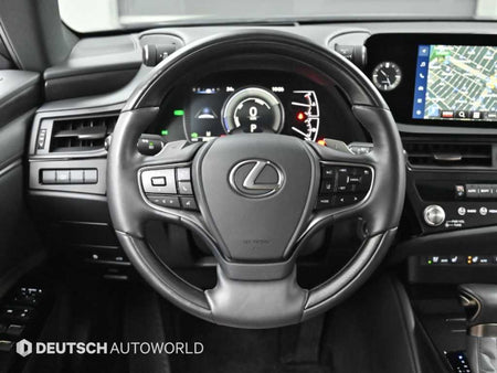 Lexus ES — photo 13