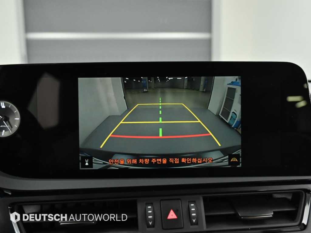 Lexus ES — photo 15