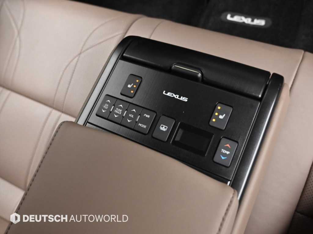 Lexus ES — photo 16