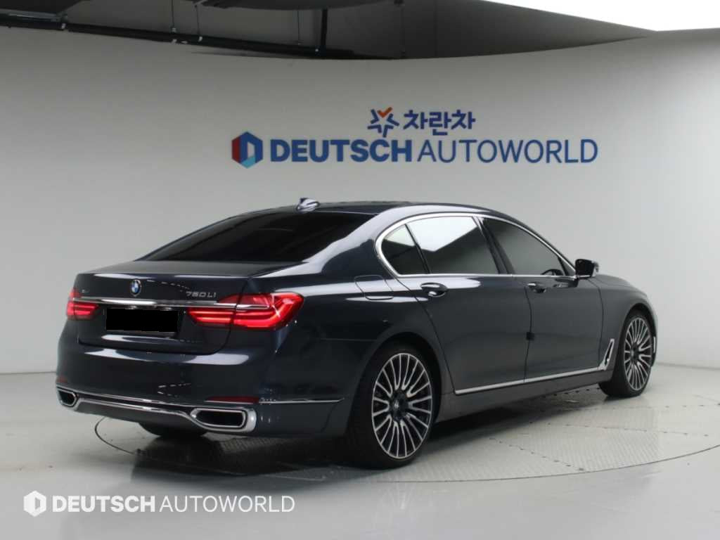 BMW 7-Series — photo 02
