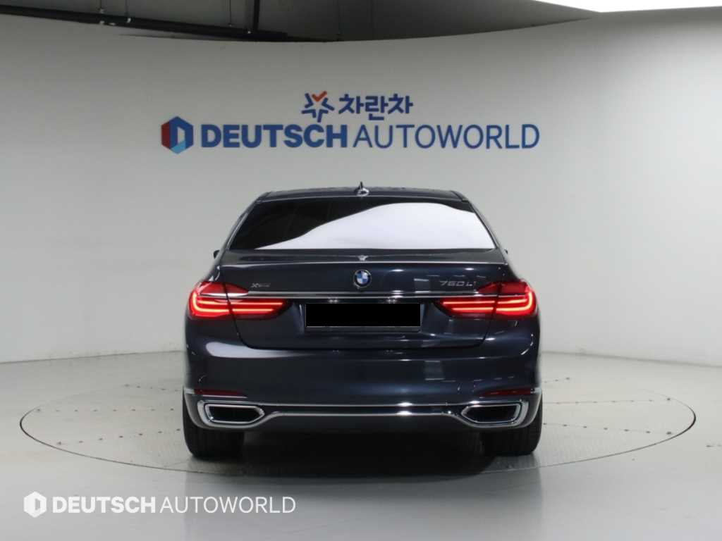 BMW 7-Series — photo 04