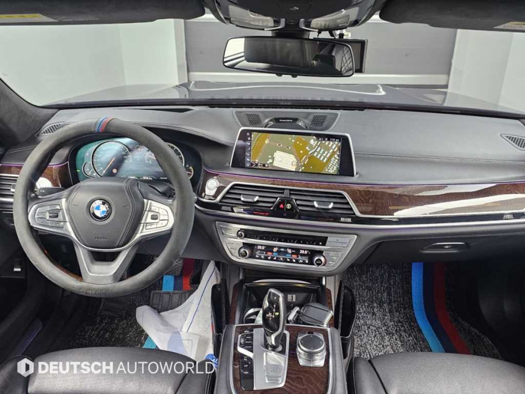 BMW 7-Series — photo 07