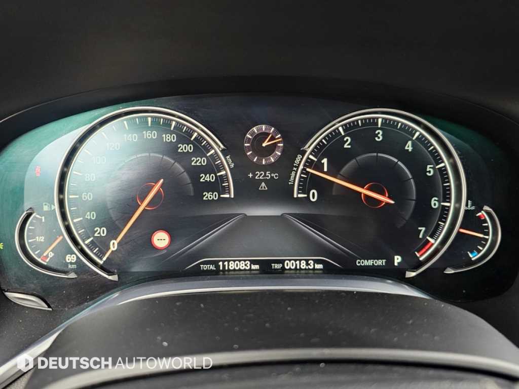 BMW 7-Series — photo 08