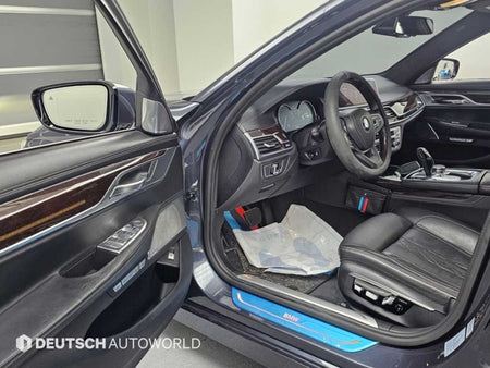 BMW 7-Series — photo 11