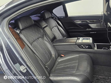BMW 7-Series — photo 12
