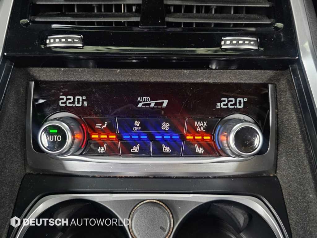 BMW 7-Series — photo 16