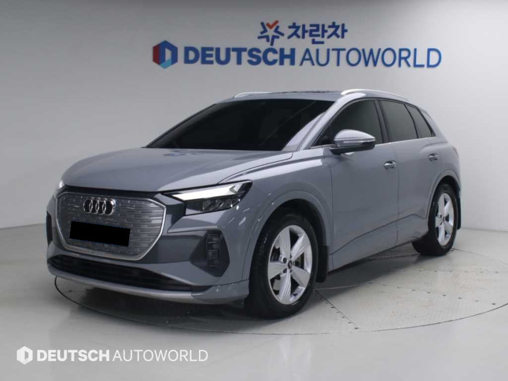 Audi Q4 e-tron — photo 01