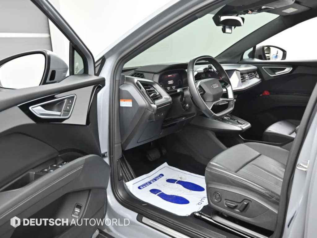 Audi Q4 e-tron — photo 11