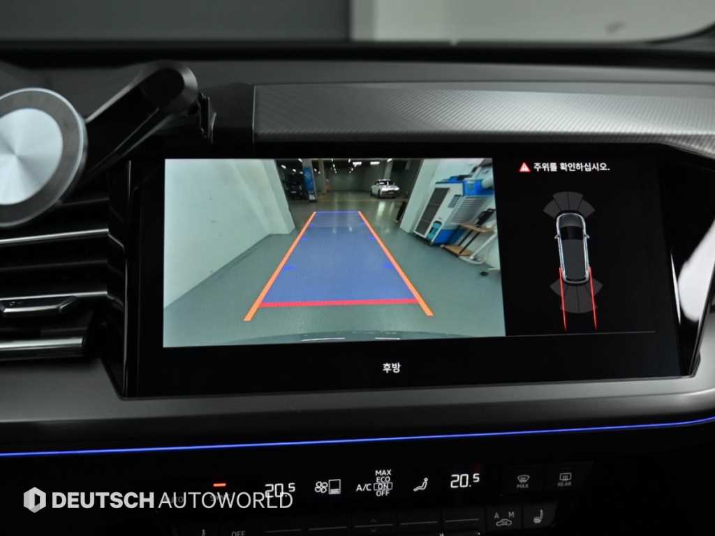 Audi Q4 e-tron — photo 15