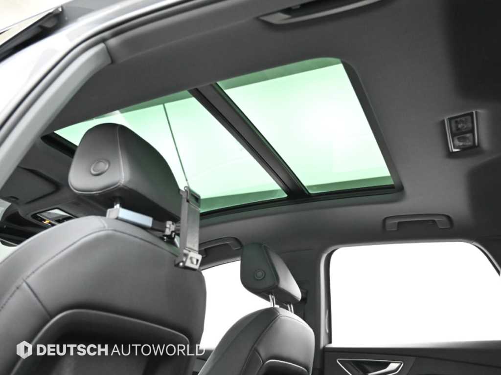 Audi Q4 e-tron — photo 18