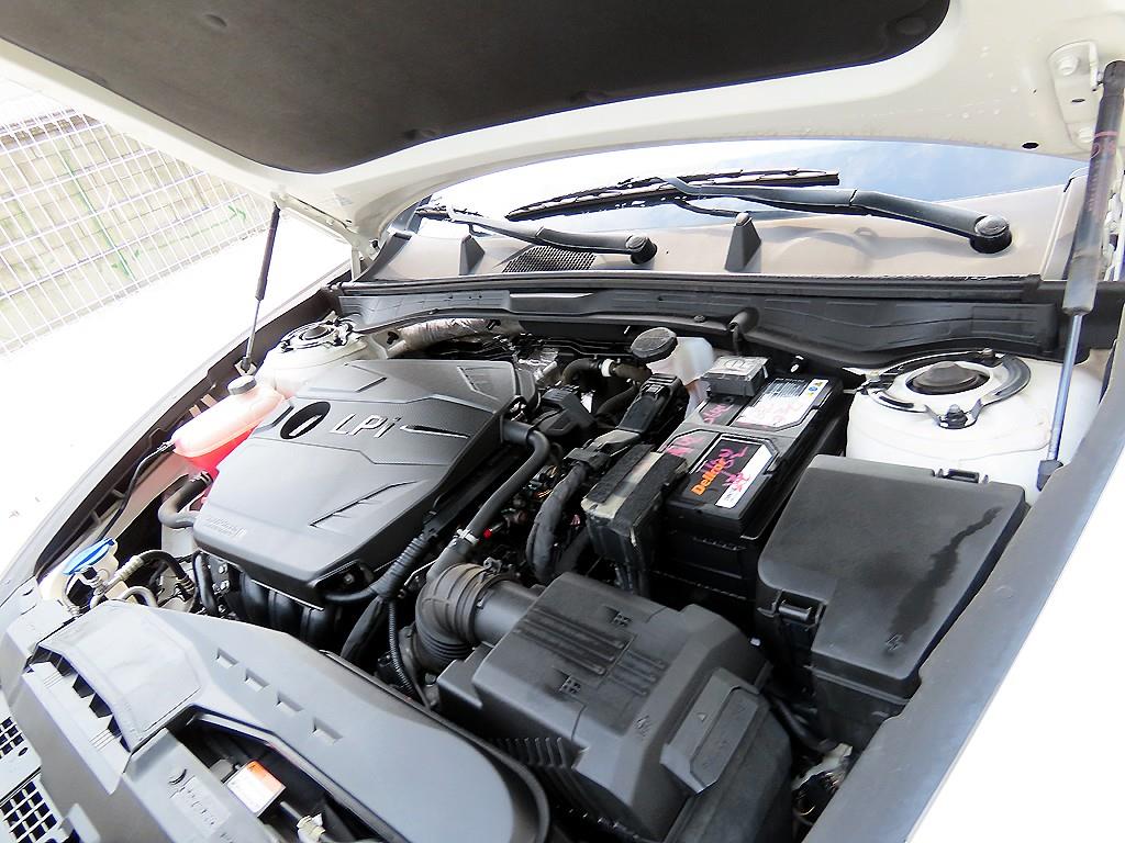 Hyundai Sonata — photo 18