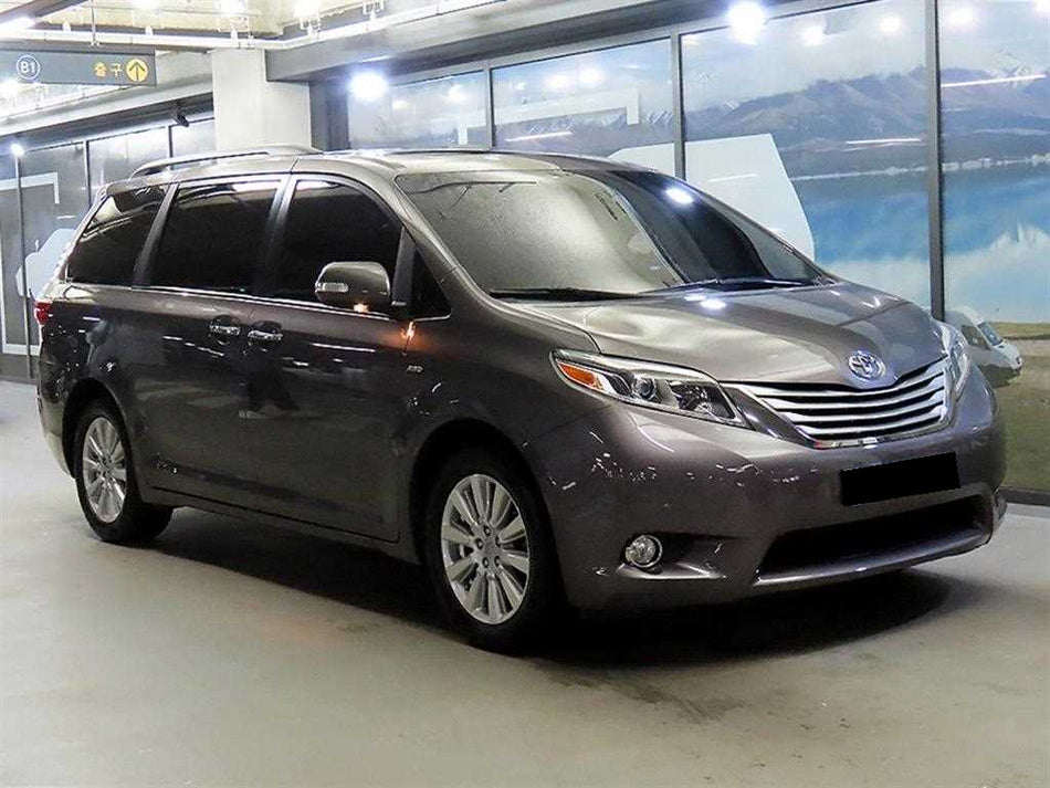 Toyota Sienna — photo 01