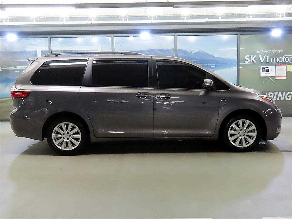 Toyota Sienna — photo 03