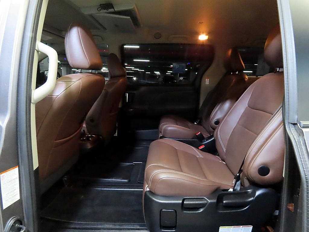 Toyota Sienna — photo 08