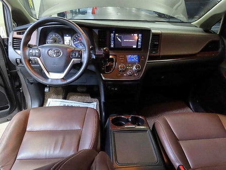 Toyota Sienna — photo 11