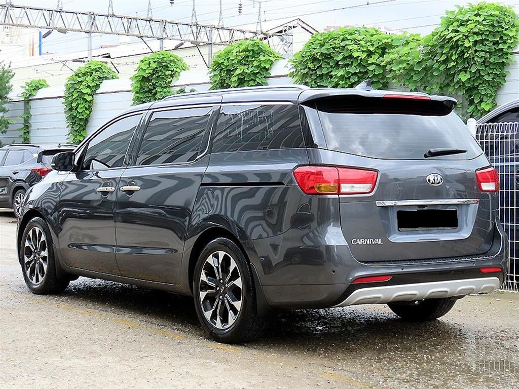 Kia Carnival — photo 03