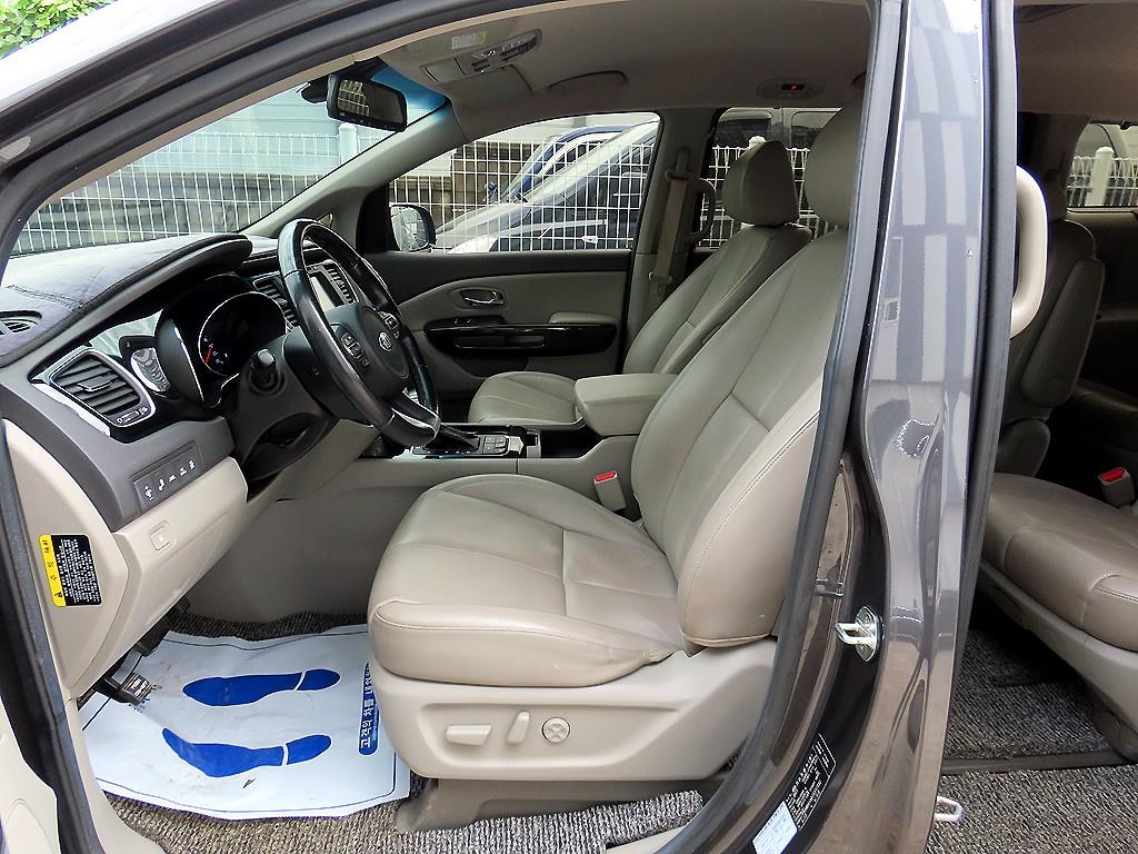Kia Carnival — photo 05