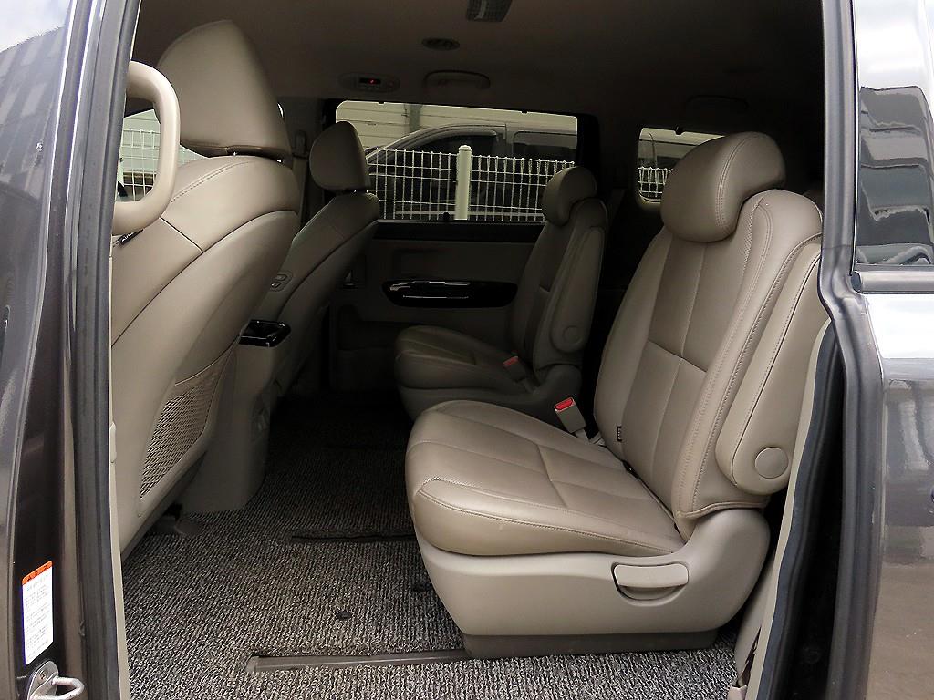 Kia Carnival — photo 06