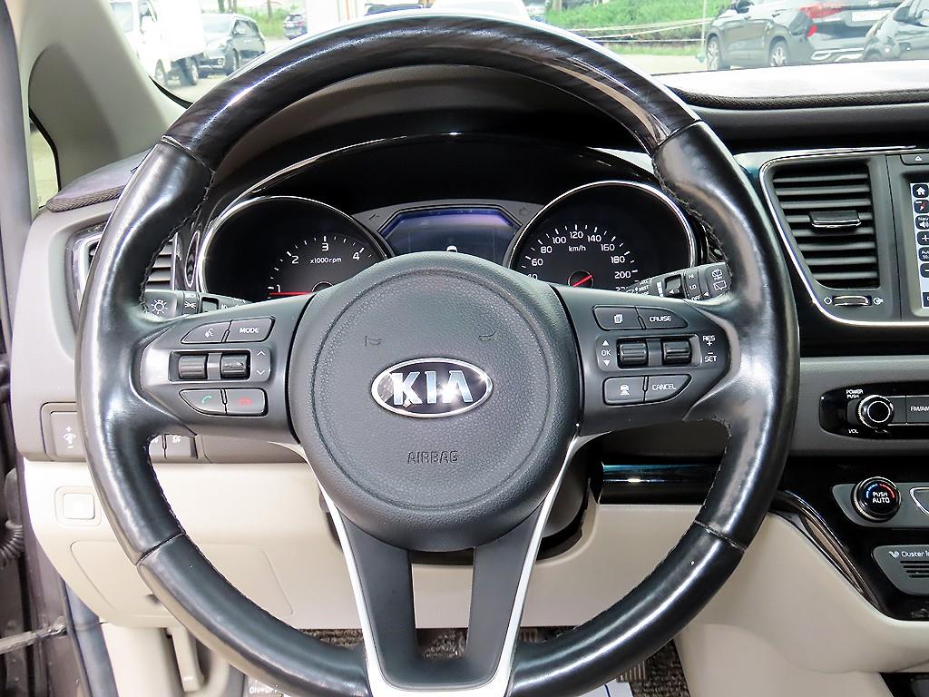 Kia Carnival — photo 09