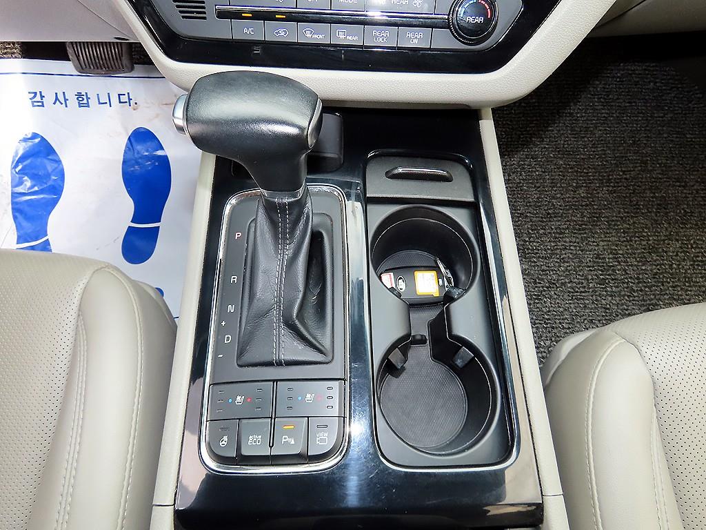 Kia Carnival — photo 11
