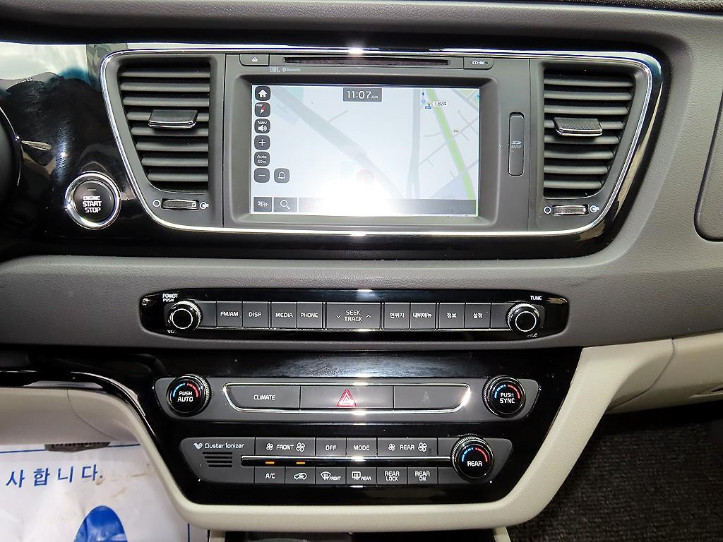 Kia Carnival — photo 13